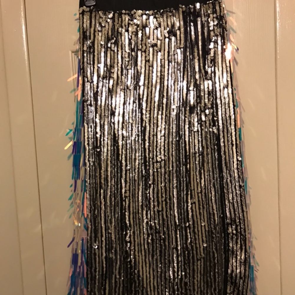 New. High fashion midi skirt